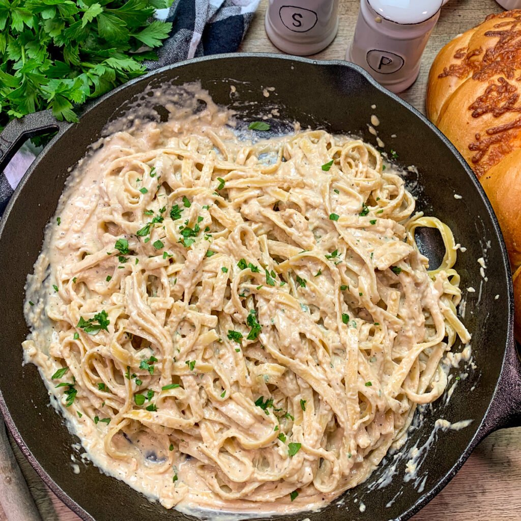 Homemade Alfredo Sauce {The Best}