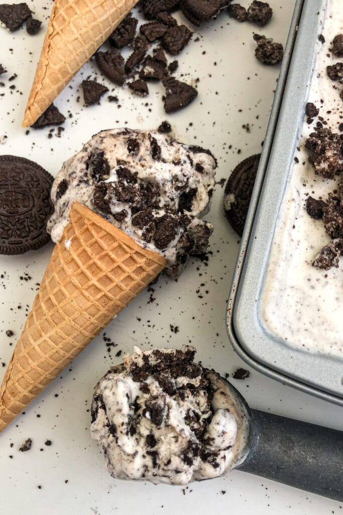 no-churn Oreo ice cream scooped into an ice cream cone