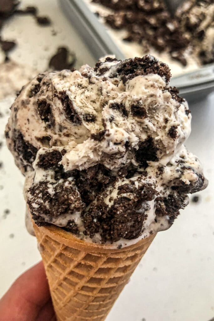 no churn Oreo ice cream in an ice cream cone