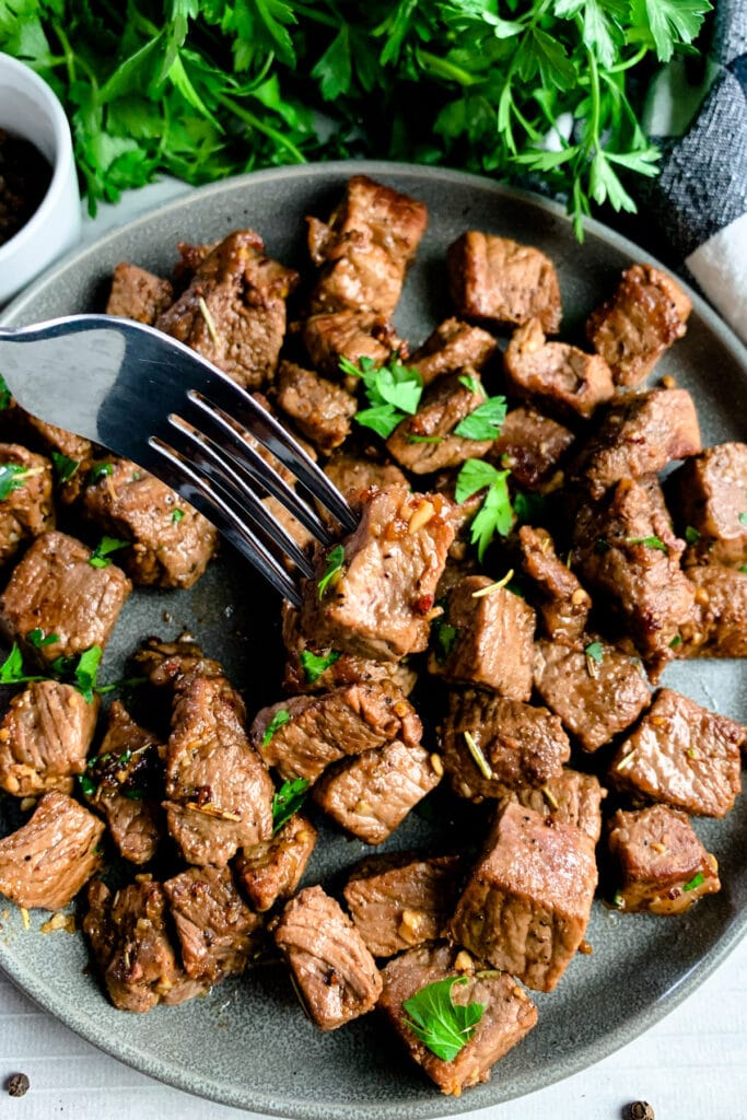 Garlic steak bites on a plate.