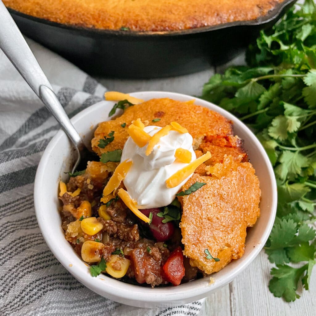 Easy Skillet Cornbread Chili Pie Recipe