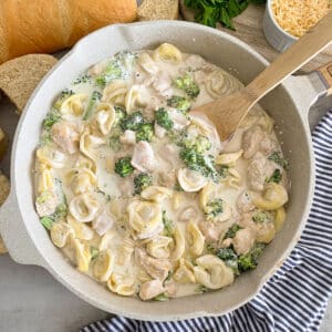 Easy tortelini alfredo with chicken and broccoli in a large skillet. Slide French bread behind skillet